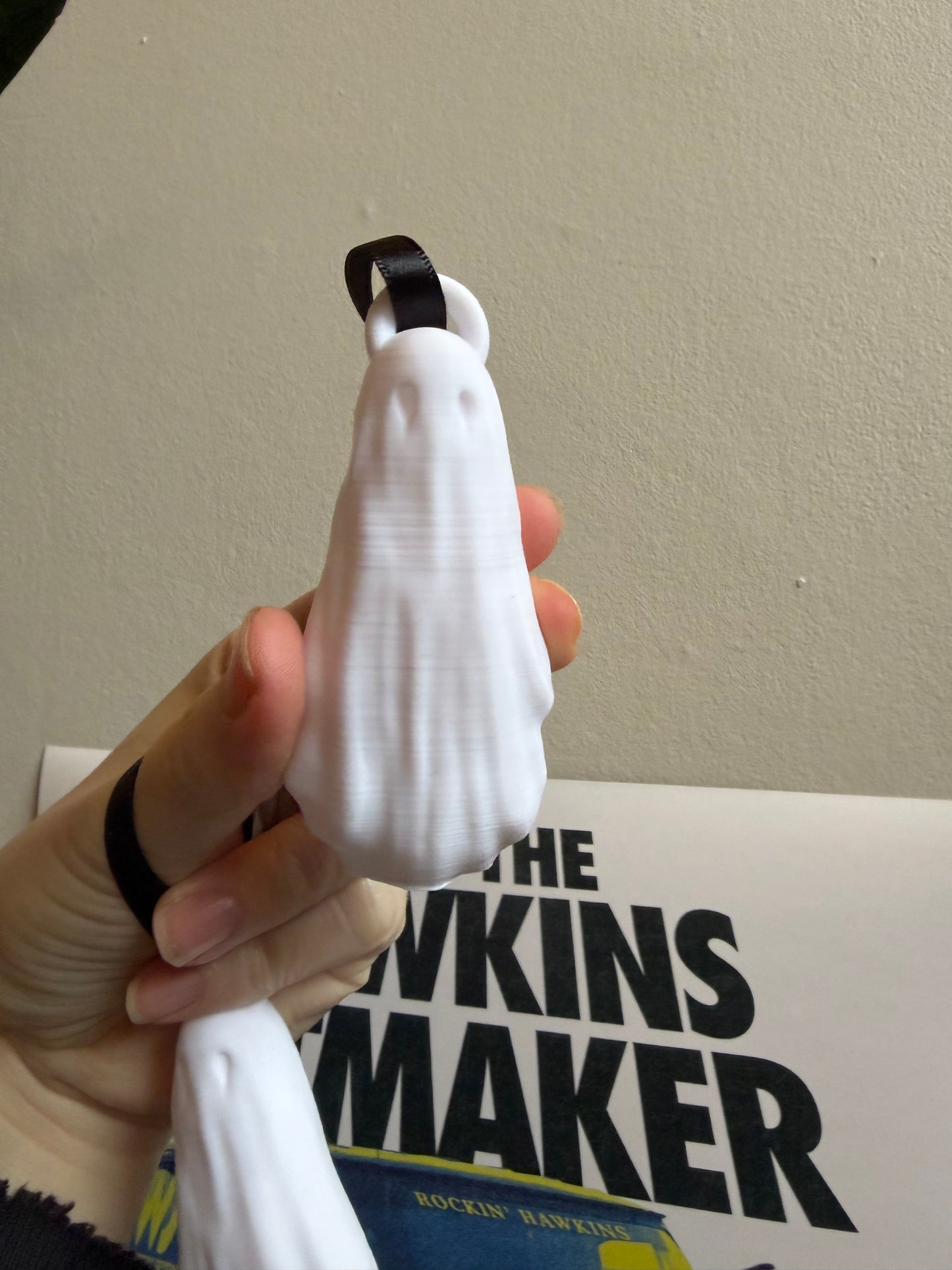 SECONDS #866 - WHITE SPIRIT GHOST BAUBLE - LINED TEXTURE AND MARKS