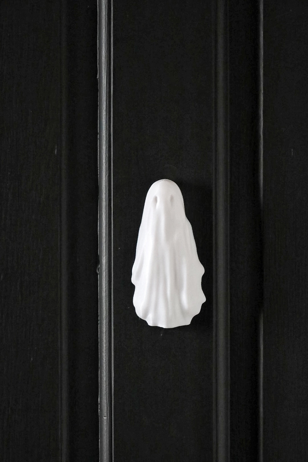 SECONDS #1608/#1609/#2024 - SMALL SPIRIT GHOST WALL HANGING WHITE - SMALL MARKS