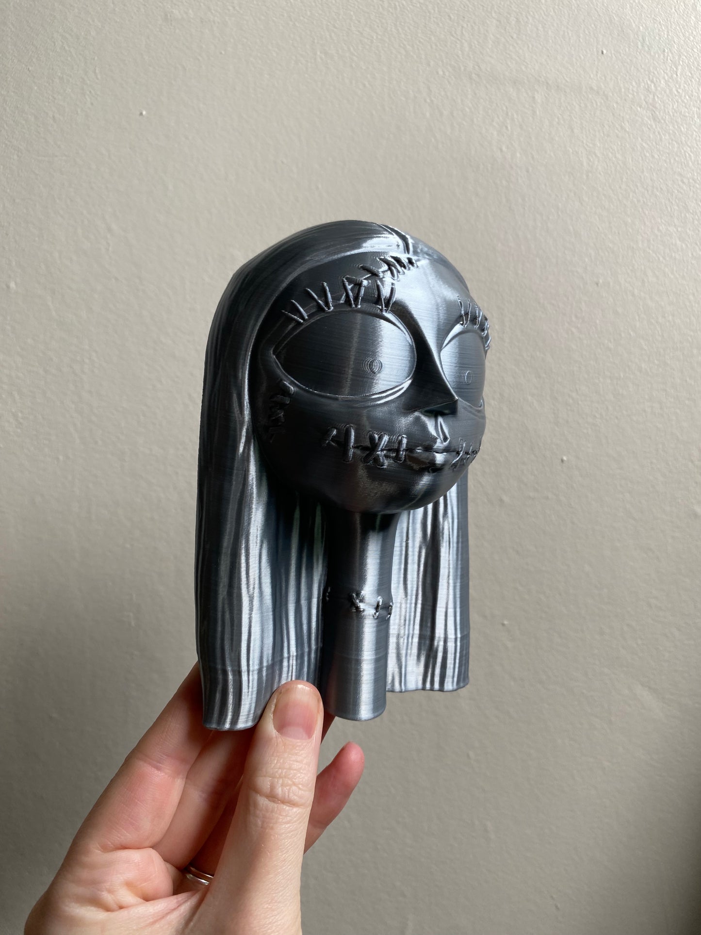 SECONDS #3617 - SMALL SILVER PUMPKIN QUEEN WALL HANGING - LINED TEXTURE