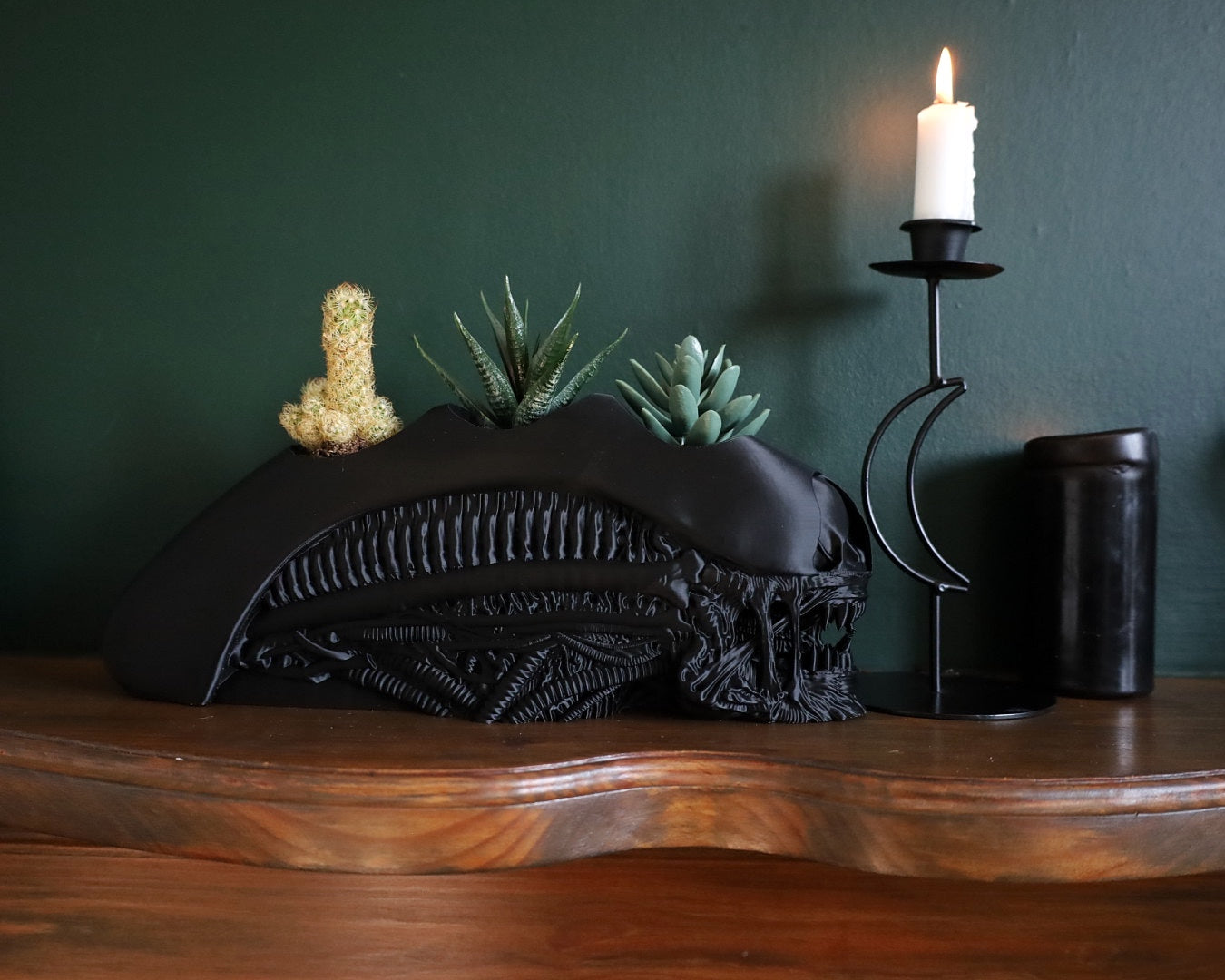 Triple plant pot inspired by the horror/ sci-fi movie Aliens