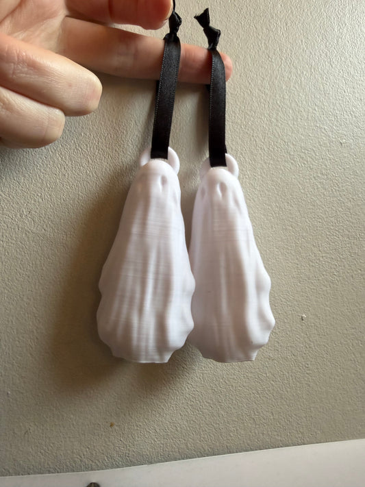 SECONDS #866 - WHITE SPIRIT GHOST BAUBLE - LINED TEXTURE AND MARKS