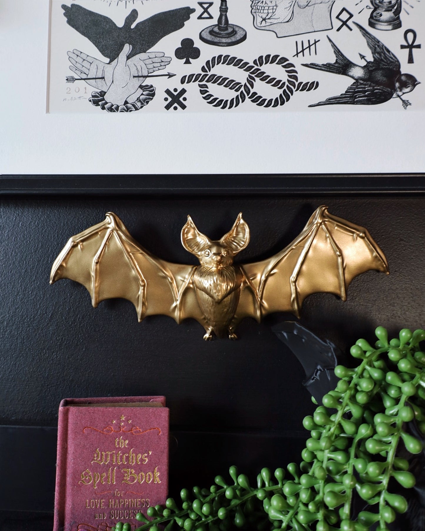 Front flying gold bat wall hanging 