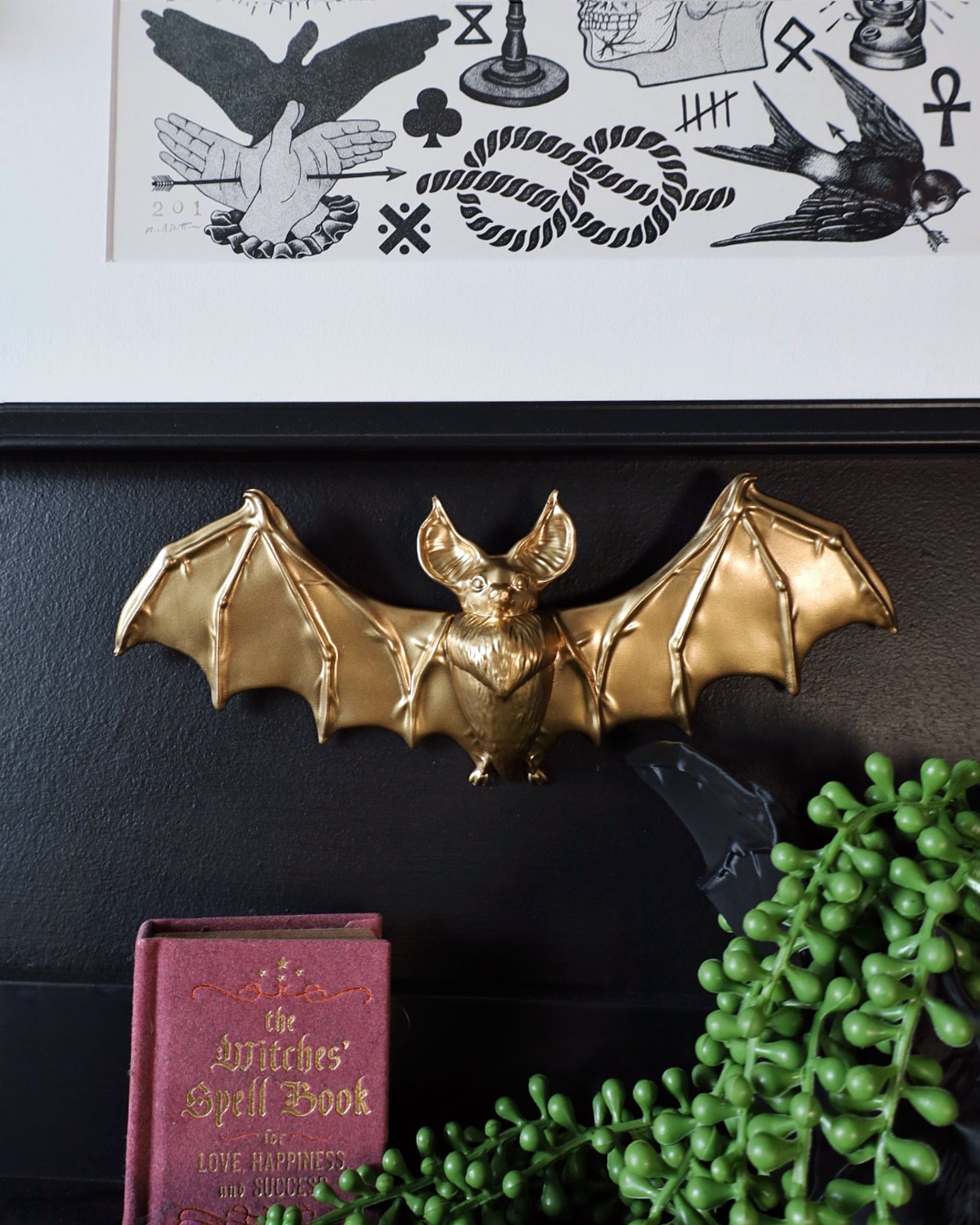 Front flying gold bat wall hanging 