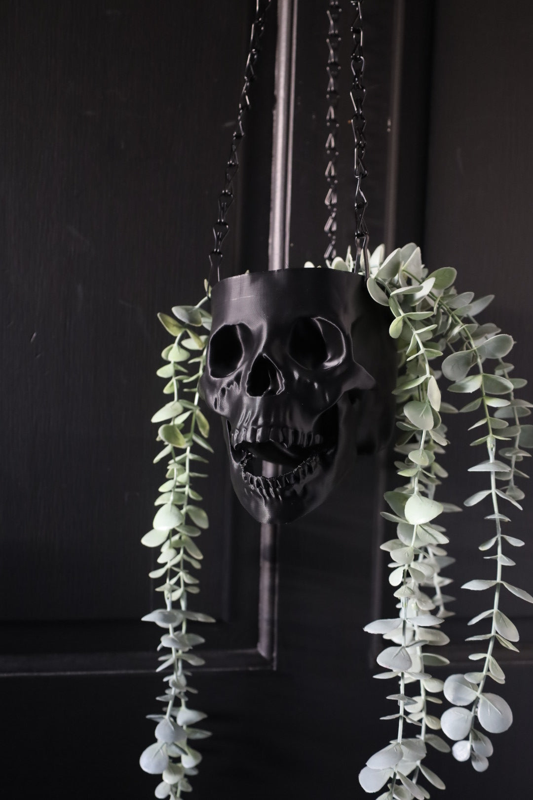 Gothic black hanging skull planter 