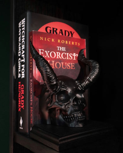Horned skull bookend decor for your gothic bookshelf
