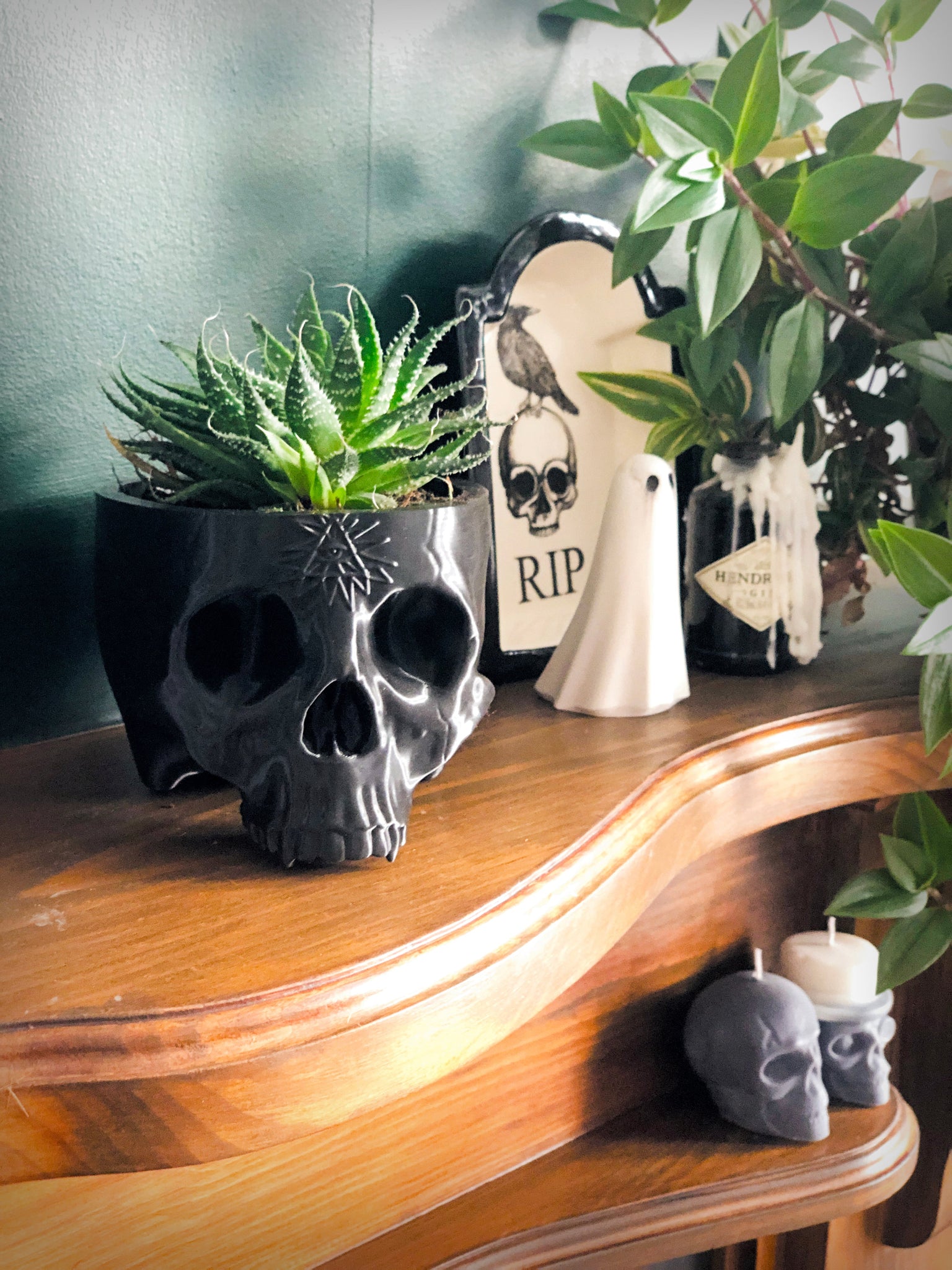 SECONDS #10 - LARGE SKULL PLANTER WITH ALL SEEING EYE DETAIL BLACK - LINED TEXTURE AROUND BOTTOM OF BASE