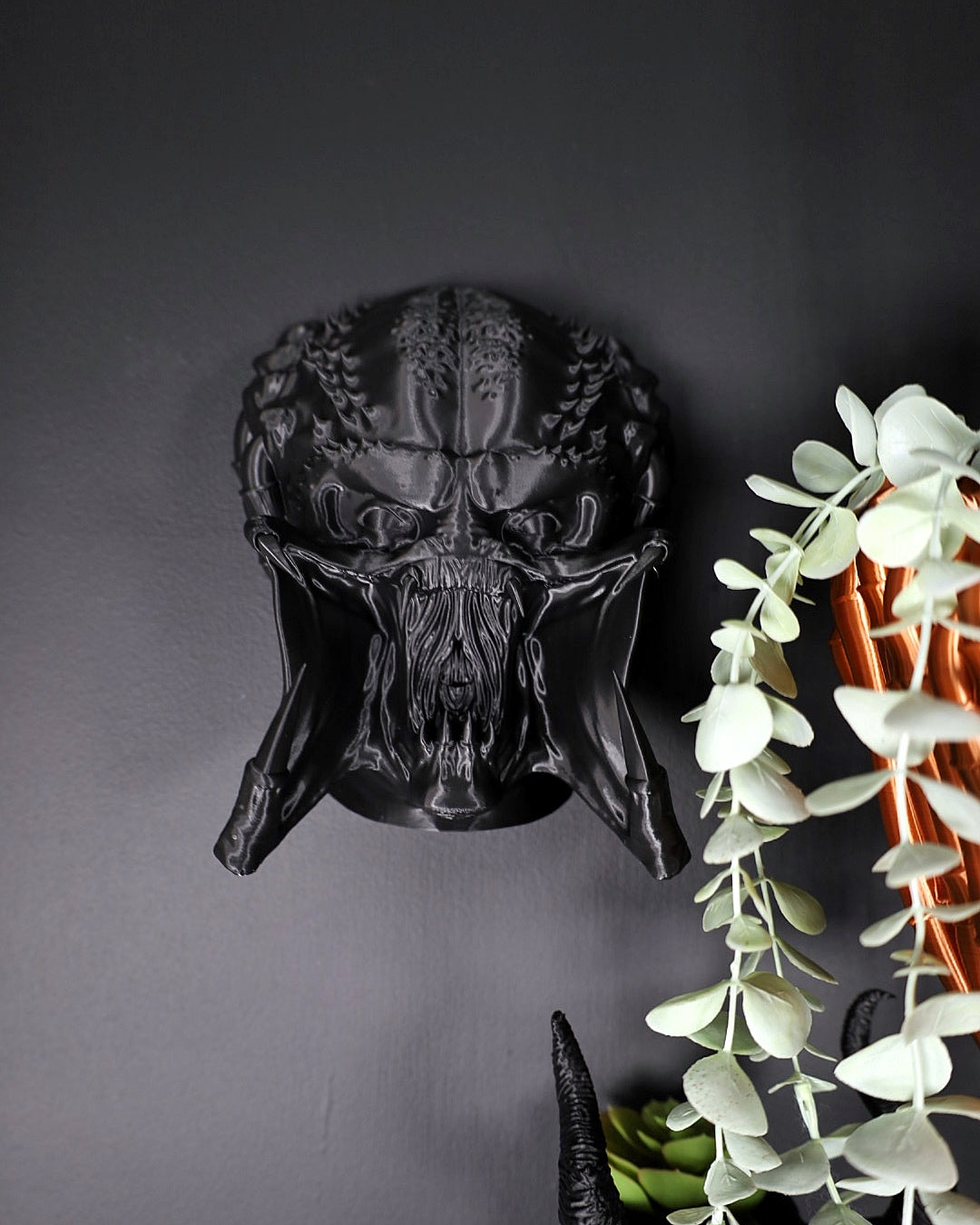 Yautja wall hanging from the horror/ sci-fi movie predator