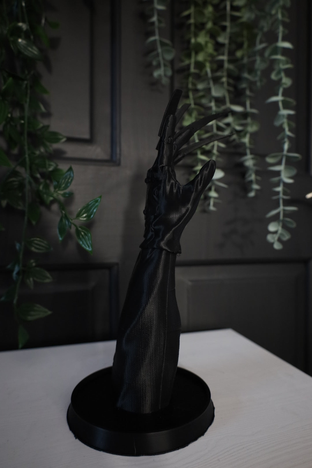 Freddy Kruegers hand from horror film Nightmare on Elm Street as an ornament